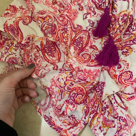 Gianni Bini Ruffled Shorts - Picture 2 of 4